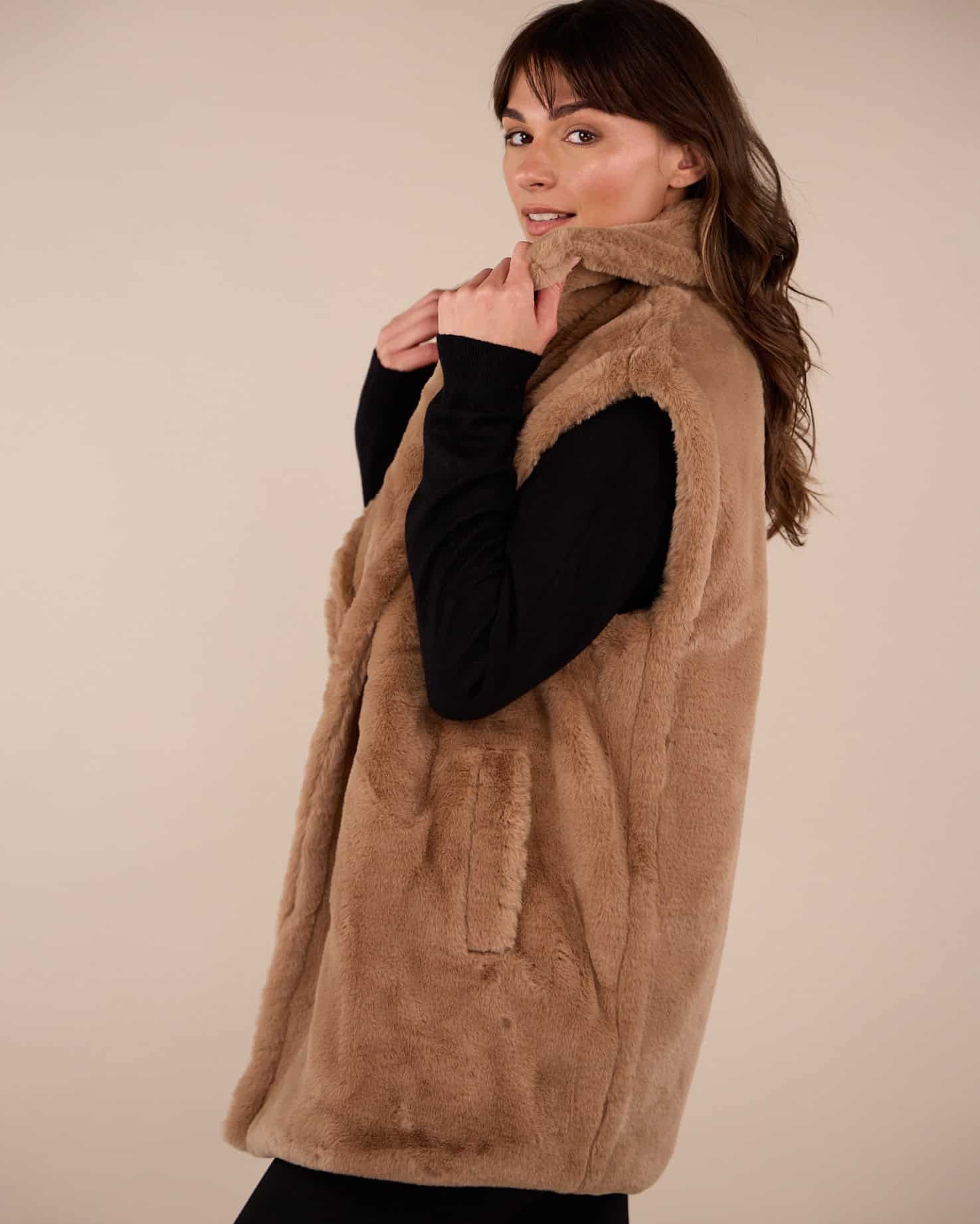 Sleeveless faux fur gilet Peony Fashion