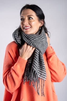 Woven Houndstooth Tassel Scarf